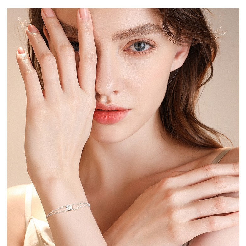 new four-claw moissanite bracelet is crafted from S925 sterling silver. Light luxury, versatile and stylish, it adds an elegant glow to any daily outfit.