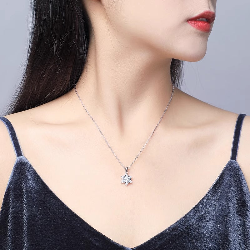 S925 Sterling Silver Moissanite Snowflake Necklace for Women, Light Luxury Niche High-End Clavicle Chain, Elegant Sparkling Fine Jewelry for Daily Wear & Gifting