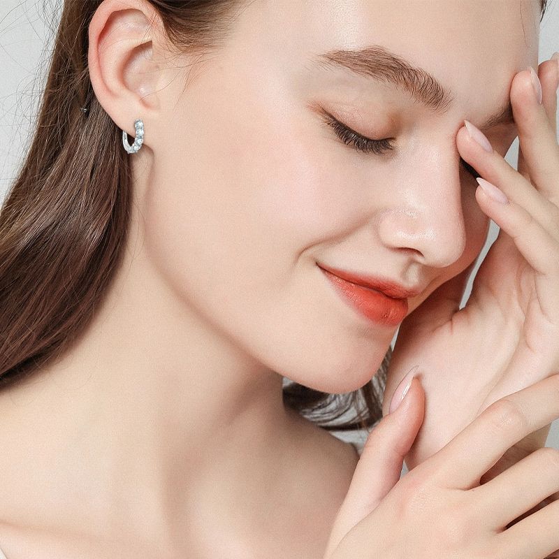 Luxury Light Luxury Moissanite Earrings for Women, S925 Sterling Silver Niche Elegant Temperament Design, Sparkling Sophisticated Jewelry for Daily Wear & Gifting